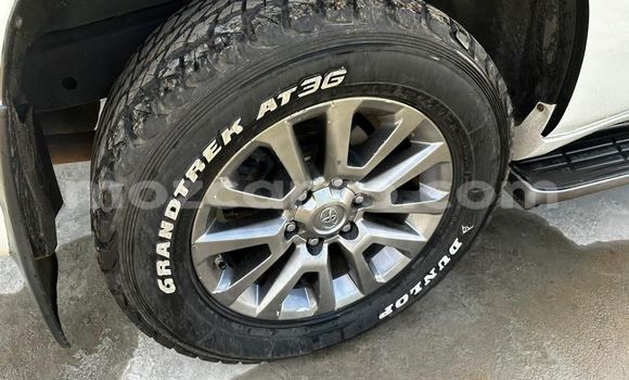 Nunua Ilio tumika Toyota Land Cruiser Prado Nyeupe Gari ndani ya Maputo nchini Maputo Nunua Ilio tumika Toyota Land Cruiser Prado Nyeupe Gari ndani ya Maputo nchini Maputo