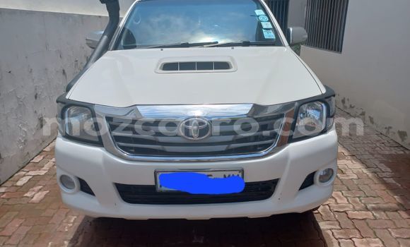 Comprar Usado Toyota Hilux Branco Carro em Maputo em Maputo