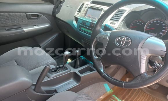 Nunua Ilio tumika Toyota Hilux Nyeupe Gari ndani ya Maputo nchini Maputo Nunua Ilio tumika Toyota Hilux Nyeupe Gari ndani ya Maputo nchini Maputo