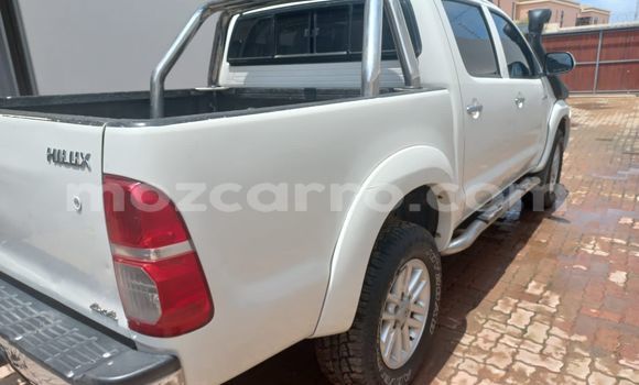 Nunua Ilio tumika Toyota Hilux Nyeupe Gari ndani ya Maputo nchini Maputo Nunua Ilio tumika Toyota Hilux Nyeupe Gari ndani ya Maputo nchini Maputo