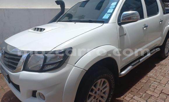 Nunua Ilio tumika Toyota Hilux Nyeupe Gari ndani ya Maputo nchini Maputo Nunua Ilio tumika Toyota Hilux Nyeupe Gari ndani ya Maputo nchini Maputo