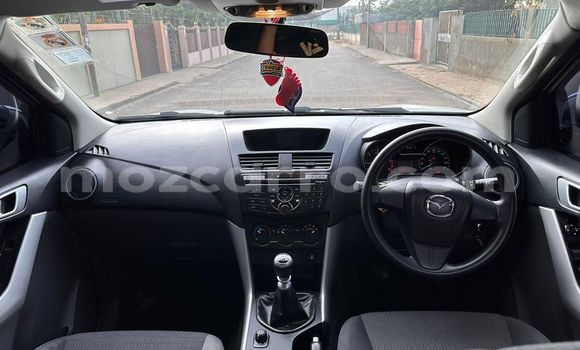 Comprar Usado Mazda BT-50 Branco Carro em Maputo em Maputo Comprar Usado Mazda BT-50 Branco Carro em Maputo em Maputo