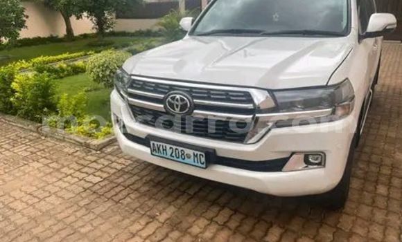 Nunua Ilio tumika Toyota Land Cruiser Nyeupe Gari ndani ya Maputo nchini Maputo