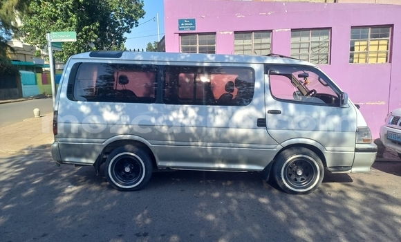 Nunua Ilio tumika Toyota Hiace Nyingine Gari ndani ya Maputo nchini Maputo Nunua Ilio tumika Toyota Hiace Nyingine Gari ndani ya Maputo nchini Maputo