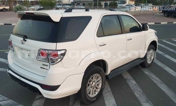 Comprar Importar Toyota Fortuner Branco Carro em Import - Dubai em Cabo Delgado Comprar Importar Toyota Fortuner Branco Carro em Import - Dubai em Cabo Delgado