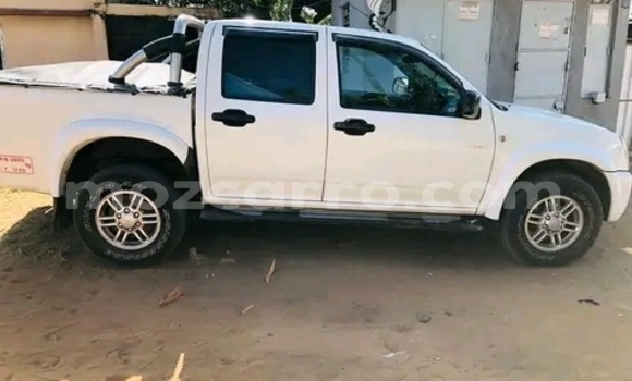 Nunua Ilio tumika Isuzu D-MAX Nyeupe Gari ndani ya Maputo nchini Maputo Nunua Ilio tumika Isuzu D-MAX Nyeupe Gari ndani ya Maputo nchini Maputo