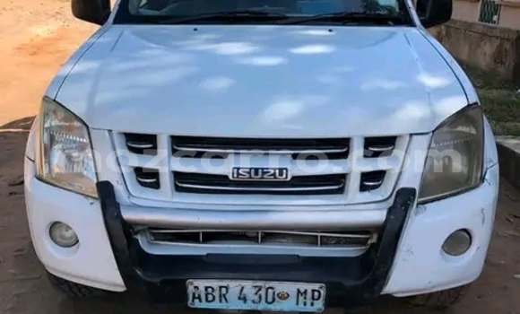 Nunua Ilio tumika Isuzu D-MAX Nyeupe Gari ndani ya Maputo nchini Maputo Nunua Ilio tumika Isuzu D-MAX Nyeupe Gari ndani ya Maputo nchini Maputo