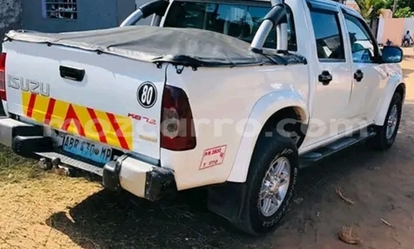 Nunua Ilio tumika Isuzu D-MAX Nyeupe Gari ndani ya Maputo nchini Maputo Nunua Ilio tumika Isuzu D-MAX Nyeupe Gari ndani ya Maputo nchini Maputo