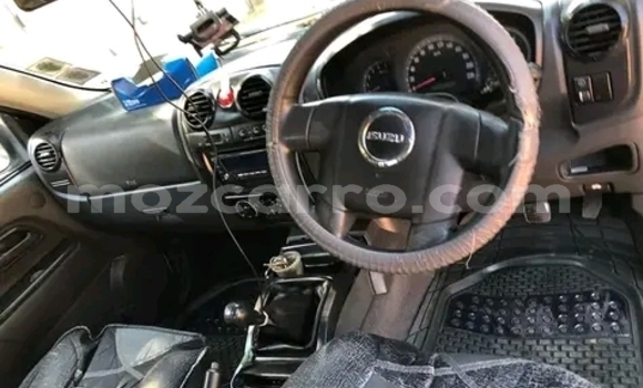 Nunua Ilio tumika Isuzu D-MAX Nyeupe Gari ndani ya Maputo nchini Maputo Nunua Ilio tumika Isuzu D-MAX Nyeupe Gari ndani ya Maputo nchini Maputo