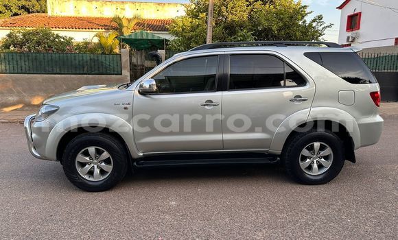 Nunua Ilio tumika Toyota Fortuner Nyingine Gari ndani ya Maputo nchini Maputo Nunua Ilio tumika Toyota Fortuner Nyingine Gari ndani ya Maputo nchini Maputo