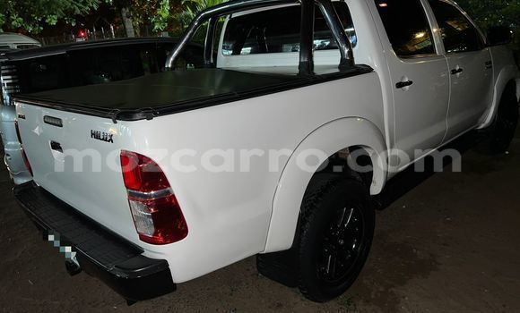 Nunua Ilio tumika Toyota Hilux Nyeupe Gari ndani ya Maputo nchini Maputo Nunua Ilio tumika Toyota Hilux Nyeupe Gari ndani ya Maputo nchini Maputo