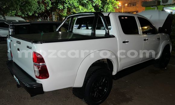 Nunua Ilio tumika Toyota Hilux Nyeupe Gari ndani ya Maputo nchini Maputo Nunua Ilio tumika Toyota Hilux Nyeupe Gari ndani ya Maputo nchini Maputo