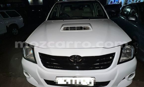 Nunua Ilio tumika Toyota Hilux Nyeupe Gari ndani ya Maputo nchini Maputo Nunua Ilio tumika Toyota Hilux Nyeupe Gari ndani ya Maputo nchini Maputo