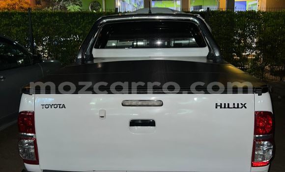 Nunua Ilio tumika Toyota Hilux Nyeupe Gari ndani ya Maputo nchini Maputo Nunua Ilio tumika Toyota Hilux Nyeupe Gari ndani ya Maputo nchini Maputo