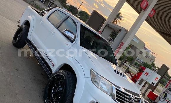 Nunua Ilio tumika Toyota Hilux Nyeupe Gari ndani ya Maputo nchini Maputo