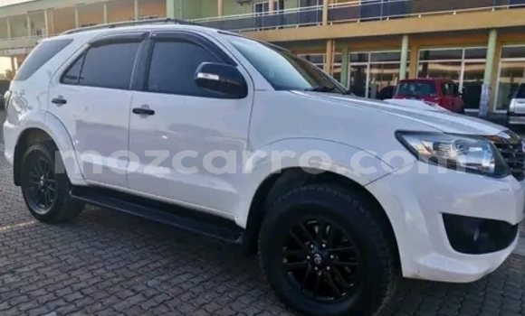 Buy Used Toyota Fortuner White Car in Maputo in Maputo
