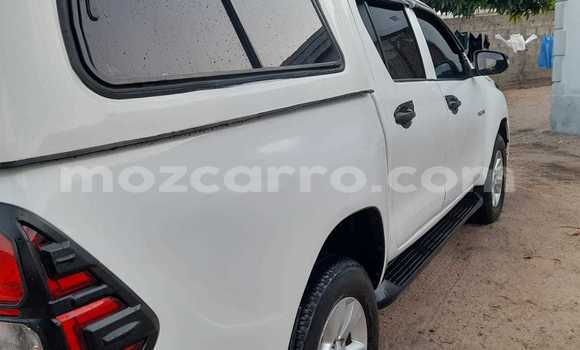 Buy Used Toyota Hiluxe Revo White Car in Maputo in Maputo Buy Used Toyota Hiluxe Revo White Car in Maputo in Maputo