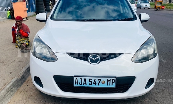 Comprar Usado Mazda Demio Branco Carro em Maputo em Maputo