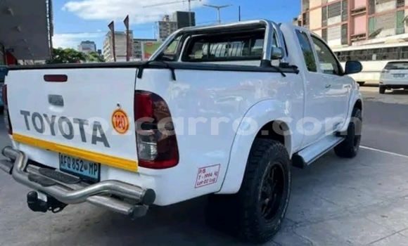 Nunua Ilio tumika Toyota Hilux Nyeupe Gari ndani ya Maputo nchini Maputo Nunua Ilio tumika Toyota Hilux Nyeupe Gari ndani ya Maputo nchini Maputo