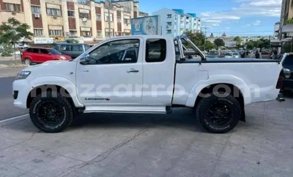 Nunua Ilio tumika Toyota Hilux Nyeupe Gari ndani ya Maputo nchini Maputo Nunua Ilio tumika Toyota Hilux Nyeupe Gari ndani ya Maputo nchini Maputo