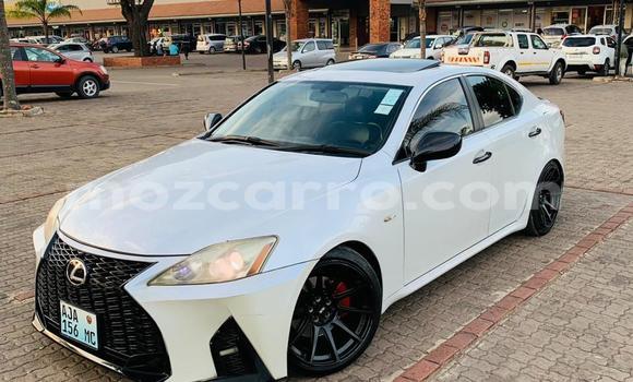 Nunua Ilio tumika Lexus IS Nyeupe Gari ndani ya Maputo nchini Maputo