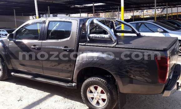 Tenga Tsaru Isuzu KB Bhurawuni Mota in Dondo in Sofala Tenga Tsaru Isuzu KB Bhurawuni Mota in Dondo in Sofala