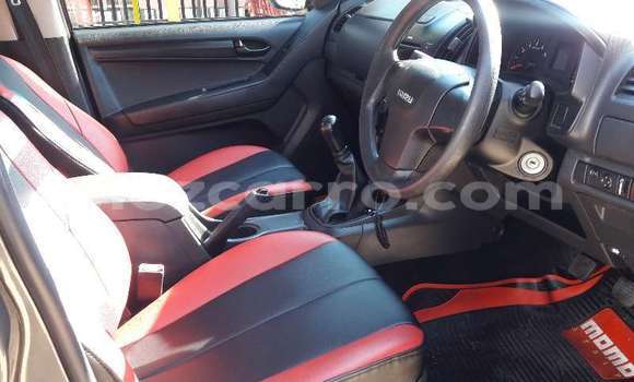 Tenga Tsaru Isuzu KB Bhurawuni Mota in Dondo in Sofala Tenga Tsaru Isuzu KB Bhurawuni Mota in Dondo in Sofala