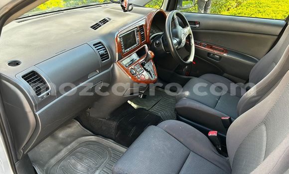 Comprar Usado Toyota Wish Prata Carro em Maputo em Maputo Comprar Usado Toyota Wish Prata Carro em Maputo em Maputo