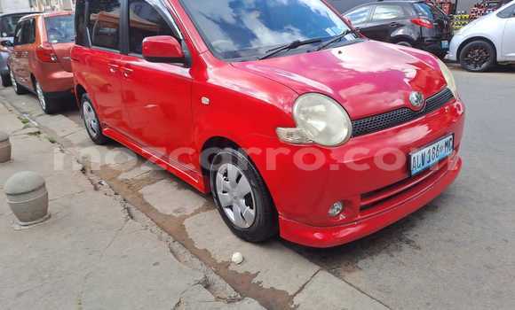 Nunua Ilio tumika Toyota Sienta Nyekundu Gari ndani ya Maputo nchini Maputo