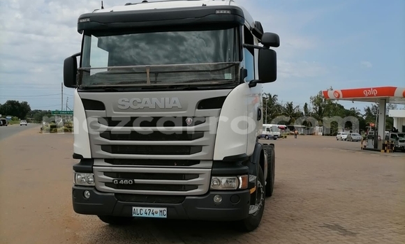 Buy Used Scion xA White Car in Maputo in Maputo