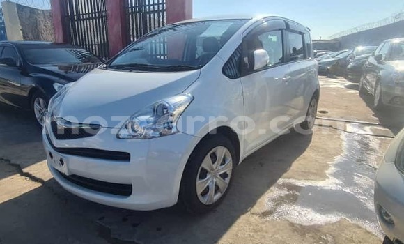 Tenga Tsaru Toyota Ractis Chena Mota in Maputo in Maputo