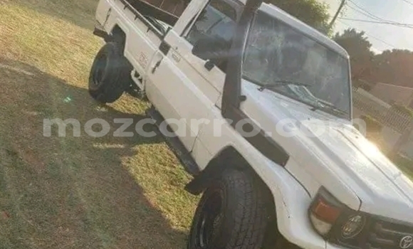 Tenga Tsaru Toyota Land Cruiser Chena Mota in Maputo in Maputo