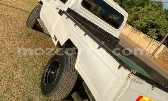 Nunua Ilio tumika Toyota Land Cruiser Nyeupe Gari ndani ya Maputo nchini Maputo Nunua Ilio tumika Toyota Land Cruiser Nyeupe Gari ndani ya Maputo nchini Maputo