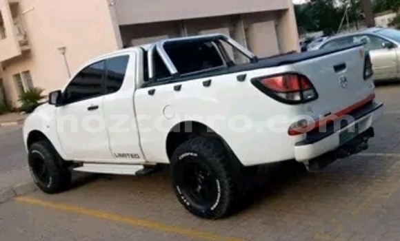 Nunua Ilio tumika Mazda BT-50 Nyeupe Gari ndani ya Maputo nchini Maputo Nunua Ilio tumika Mazda BT-50 Nyeupe Gari ndani ya Maputo nchini Maputo
