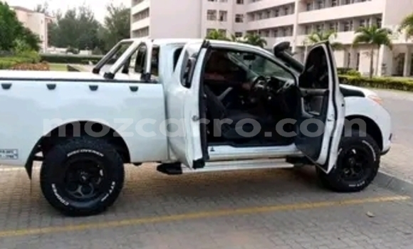 Nunua Ilio tumika Mazda BT-50 Nyeupe Gari ndani ya Maputo nchini Maputo Nunua Ilio tumika Mazda BT-50 Nyeupe Gari ndani ya Maputo nchini Maputo