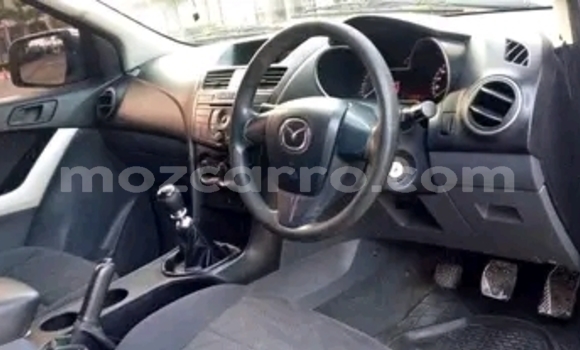 Nunua Ilio tumika Mazda BT-50 Nyeupe Gari ndani ya Maputo nchini Maputo Nunua Ilio tumika Mazda BT-50 Nyeupe Gari ndani ya Maputo nchini Maputo
