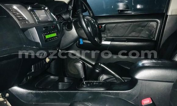 Nunua Ilio tumika Toyota Hilux Fedha Gari ndani ya Maputo nchini Maputo Nunua Ilio tumika Toyota Hilux Fedha Gari ndani ya Maputo nchini Maputo