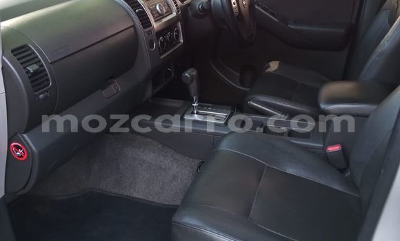 Buy Used Nissan Navara Silver Car in Maputo in Maputo Buy Used Nissan Navara Silver Car in Maputo in Maputo