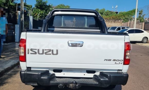 Buy Used Isuzu D-MAX White Car in Maputo in Maputo Buy Used Isuzu D-MAX White Car in Maputo in Maputo