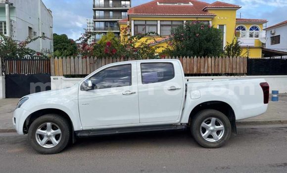 Buy Used Isuzu D-MAX White Car in Maputo in Maputo Buy Used Isuzu D-MAX White Car in Maputo in Maputo