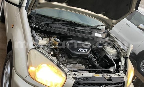 Comprar Usado Toyota RAV4 Castanho Carro em Maputo em Maputo Comprar Usado Toyota RAV4 Castanho Carro em Maputo em Maputo