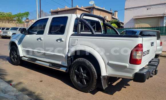 Nunua Ilio tumika Isuzu KB Nyeupe Gari ndani ya Maputo nchini Maputo Nunua Ilio tumika Isuzu KB Nyeupe Gari ndani ya Maputo nchini Maputo