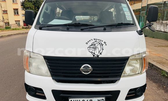 Buy Used Nissan Crew White Car in Maputo in Maputo