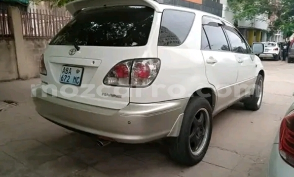 Nunua Ilio tumika Toyota Harrier Nyeupe Gari ndani ya Maputo nchini Maputo Nunua Ilio tumika Toyota Harrier Nyeupe Gari ndani ya Maputo nchini Maputo