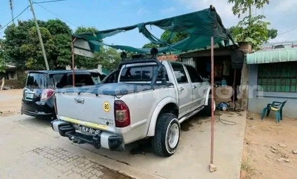 Nunua Ilio tumika Isuzu KB Nyingine Gari ndani ya Maputo nchini Maputo Nunua Ilio tumika Isuzu KB Nyingine Gari ndani ya Maputo nchini Maputo