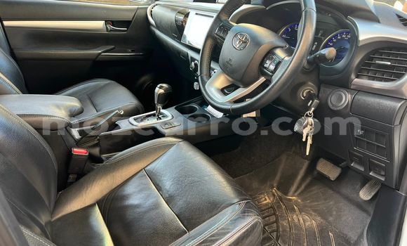 Buy Used Toyota Hiluxe Revo White Car in Maputo in Maputo Buy Used Toyota Hiluxe Revo White Car in Maputo in Maputo