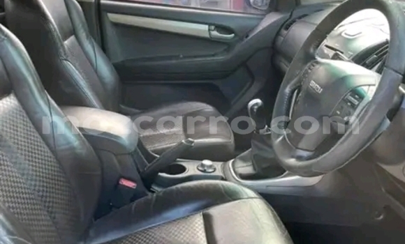 Nunua Ilio tumika Isuzu D-MAX Nyeupe Gari ndani ya Maputo nchini Maputo Nunua Ilio tumika Isuzu D-MAX Nyeupe Gari ndani ya Maputo nchini Maputo