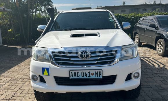 Tenga Tsaru Toyota Hilux Chena Mota in Maputo in Maputo