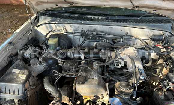 Nunua Ilio tumika Toyota Hilux Surf Nyingine Gari ndani ya Maputo nchini Maputo Nunua Ilio tumika Toyota Hilux Surf Nyingine Gari ndani ya Maputo nchini Maputo