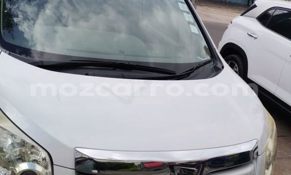 Comprar Usado Toyota Noah Branco Carro em Maputo em Maputo